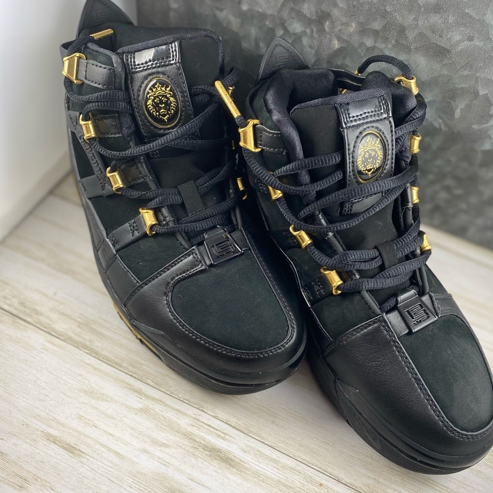 Nike Lifestyle Lebron Zoom 3 Black & Gold Women’s size 8